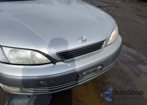 1998 Lexus Es 300 from USA, damaged, VIN JT8BF28G4W5051192